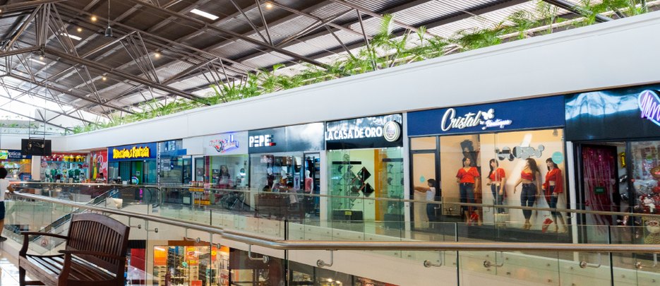 Pasillo interior de Plaza Américas