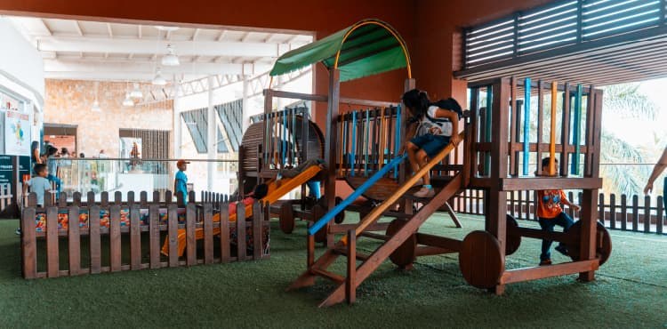 Área de juegos techada de Plaza Américas